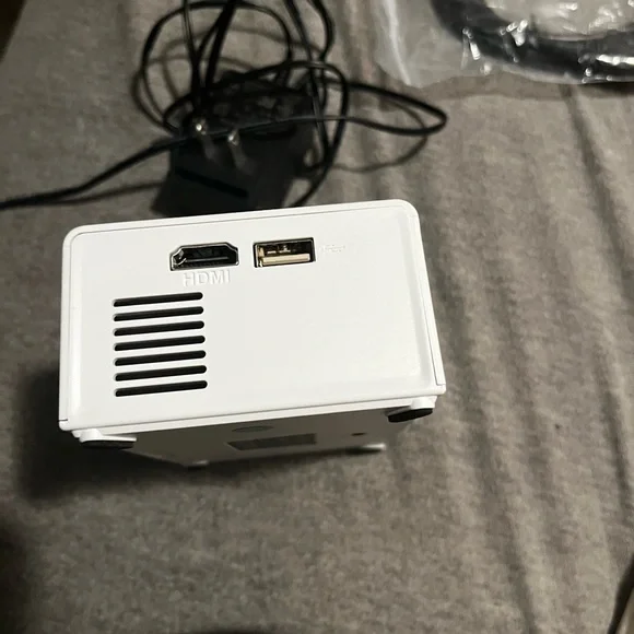 Mini Projector - Picture 4 of 5